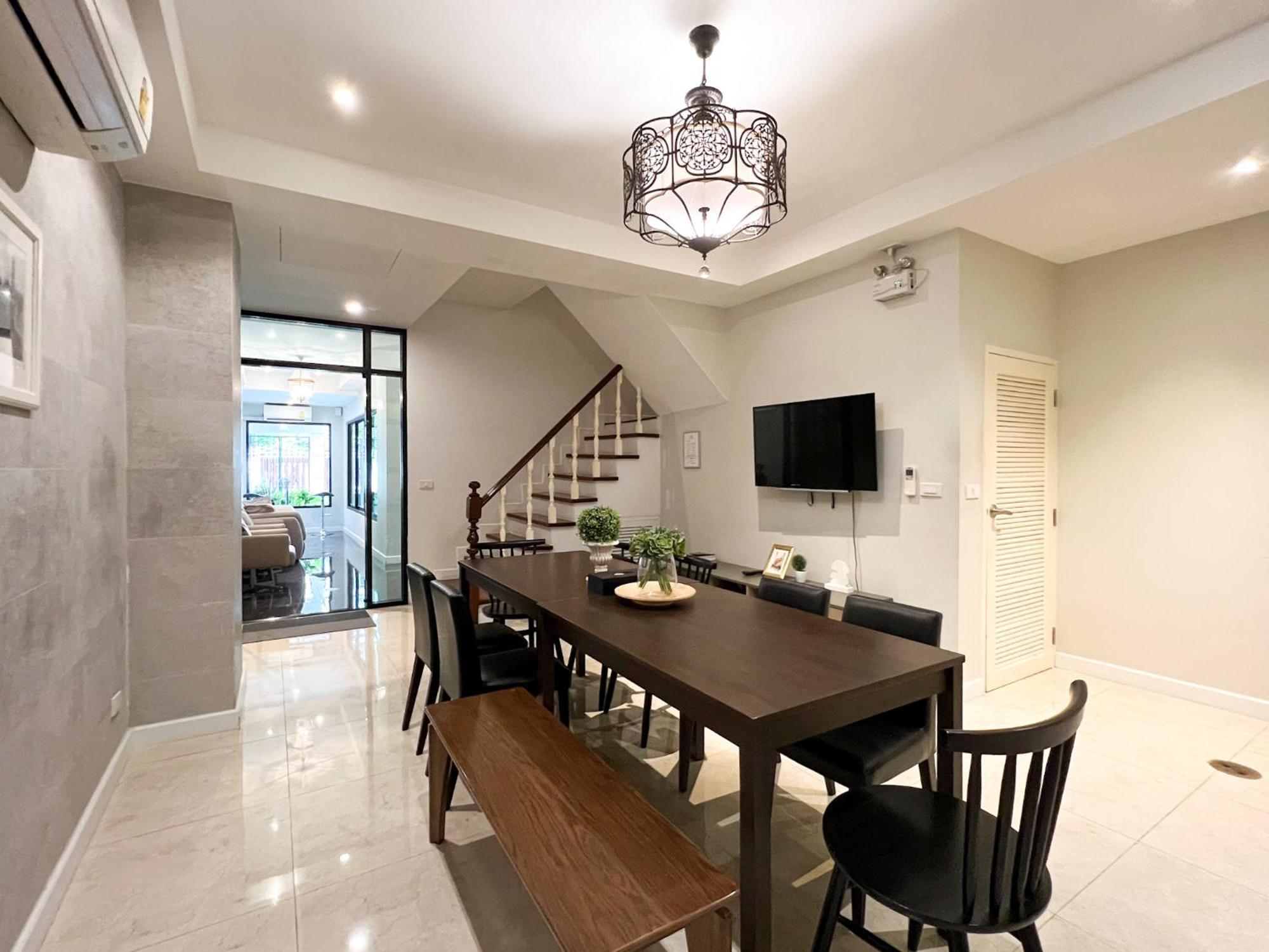 Neveu Premier Residence : Ratchada Bangkok Buitenkant foto