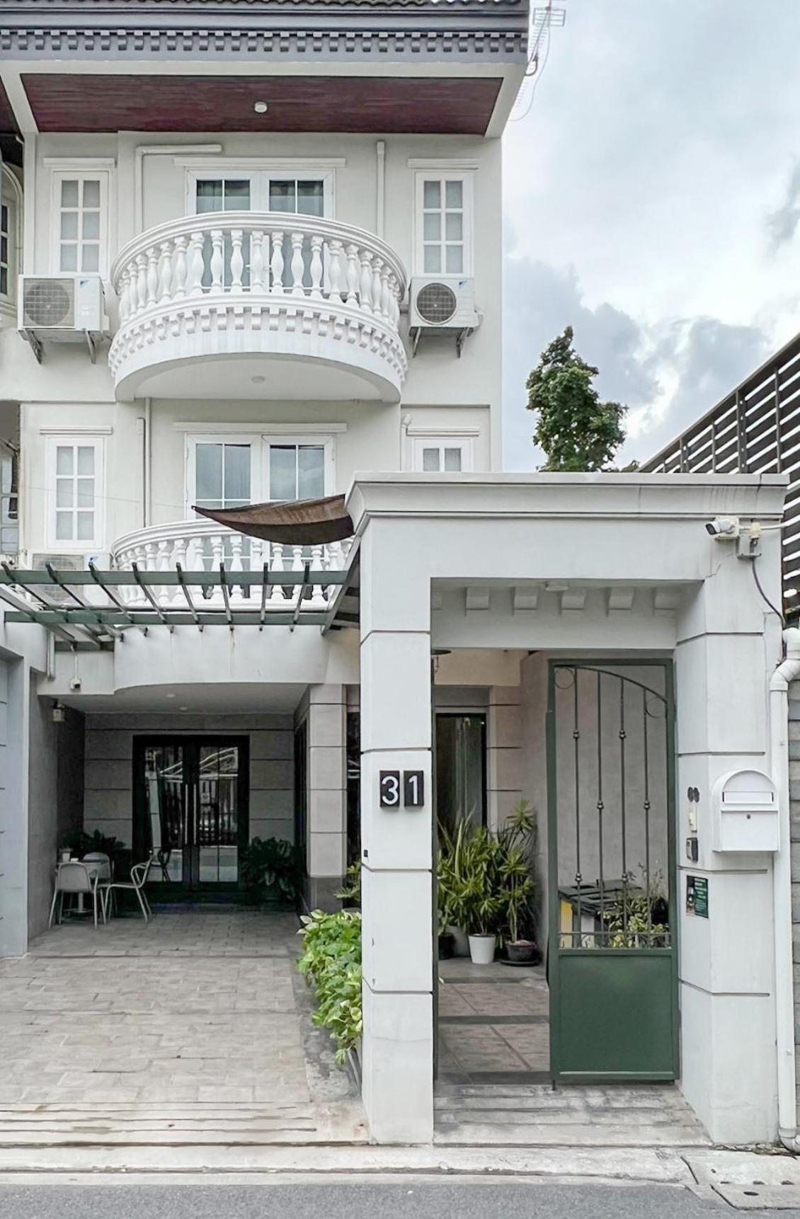 Neveu Premier Residence : Ratchada Bangkok Buitenkant foto