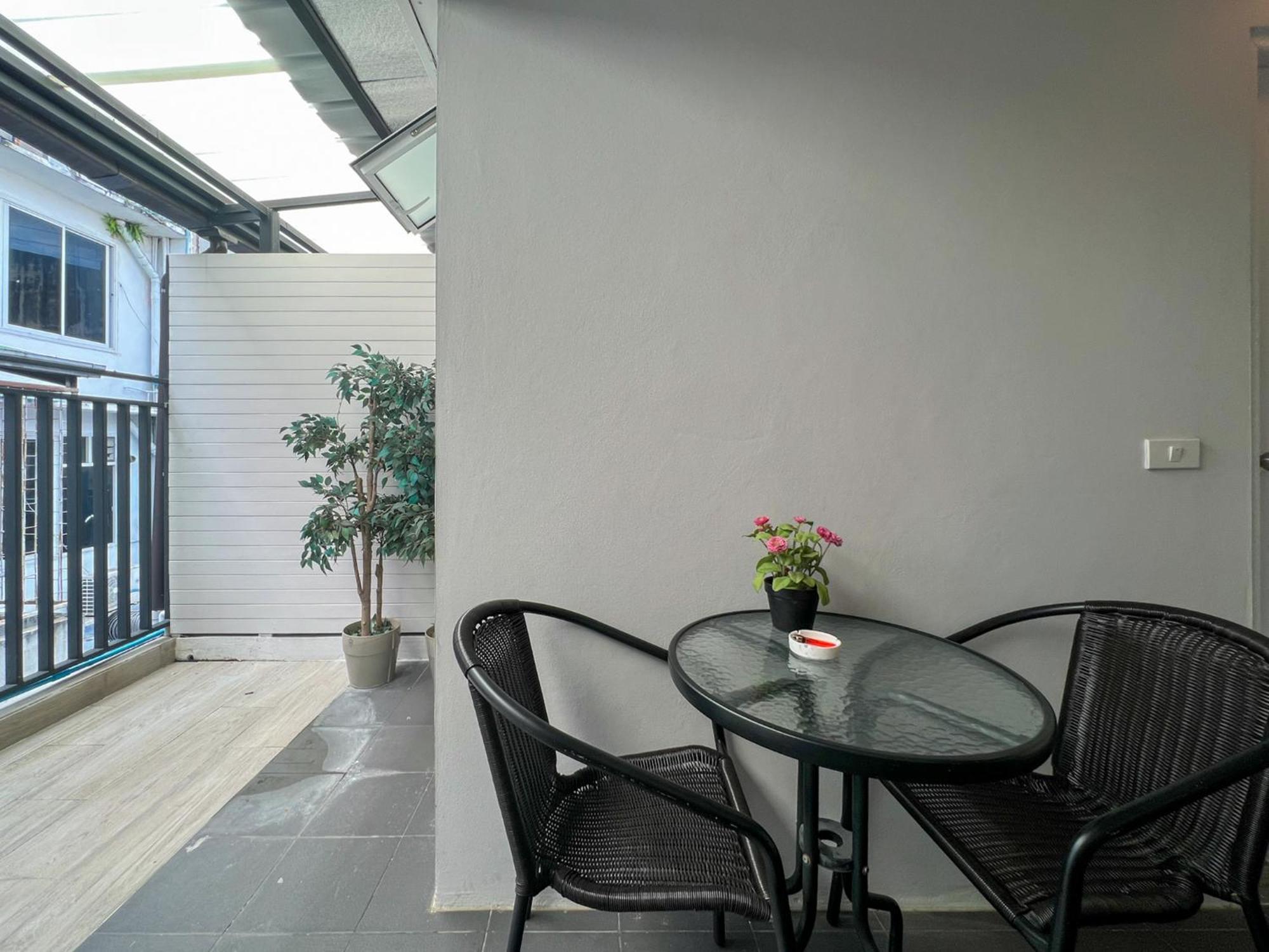 Neveu Premier Residence : Ratchada Bangkok Buitenkant foto