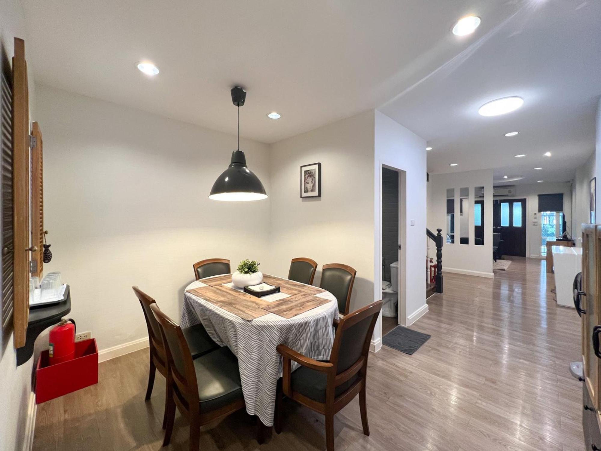 Neveu Premier Residence : Ratchada Bangkok Buitenkant foto