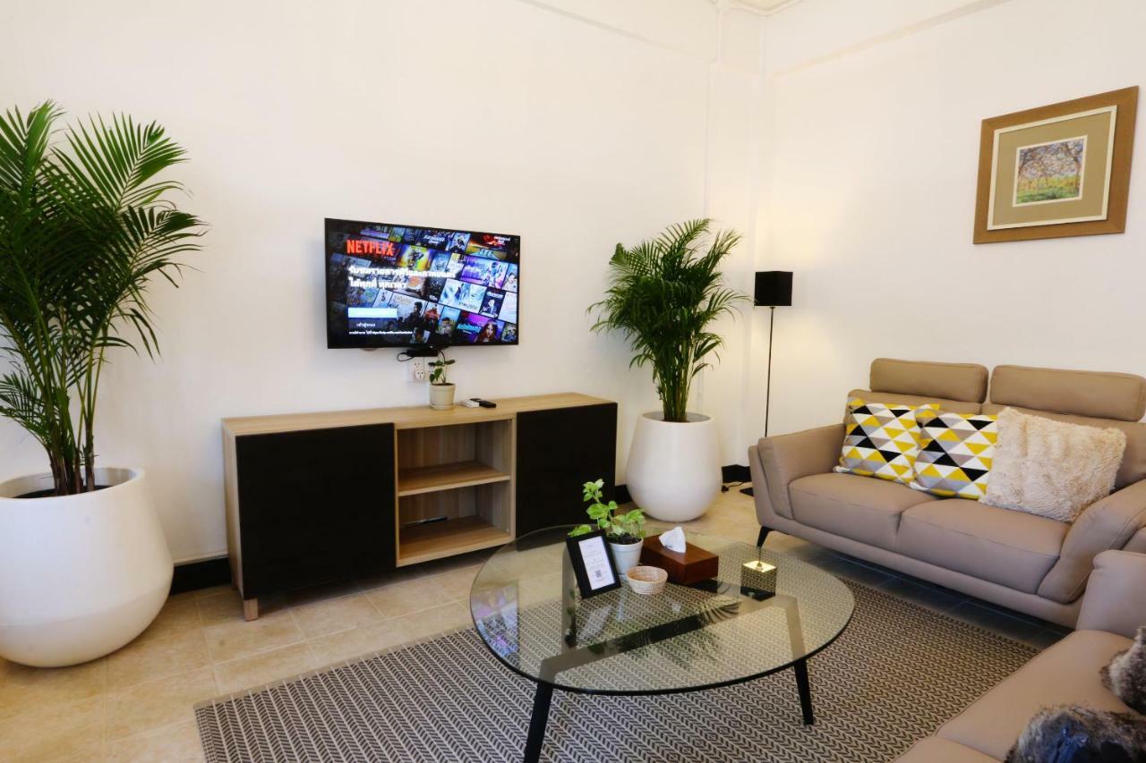 Neveu Premier Residence : Ratchada Bangkok Buitenkant foto